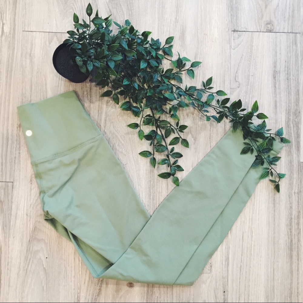 Lululemon Wunder Under leggings